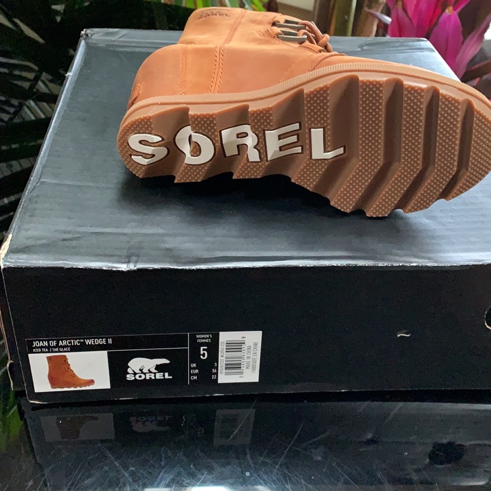 BRAND NEW, NEVER WORN, JOAN OF ARCTIC WEDGE II, SZ 5, COLOR-ICED TEA/THE GLACÉ. - Picture 3 of 6